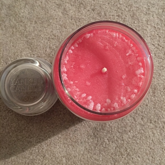 Yankee Candle Cotton Candy Candle - Picture 3 of 4